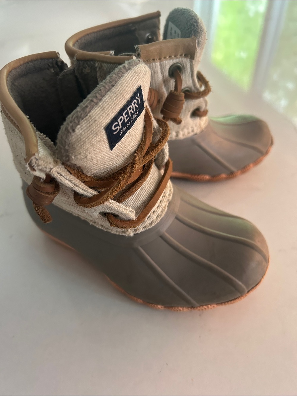 Sperry Kids Gray and Cream Duck Rain Boots with Brown Accents